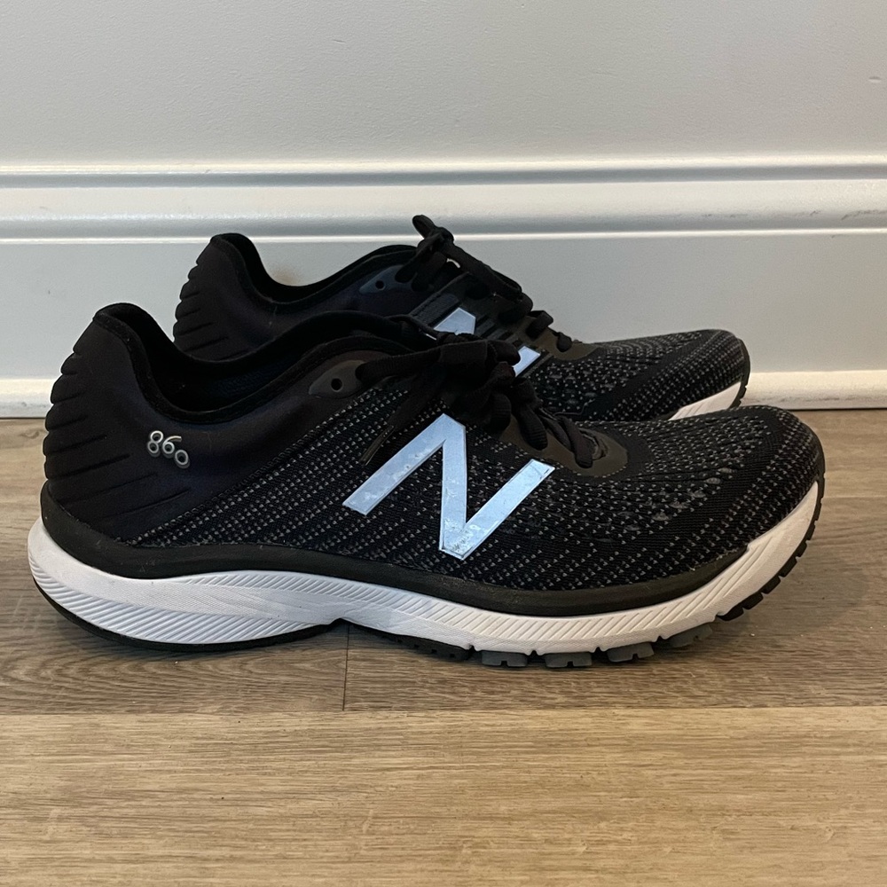 New Balance W860v10 Stability Black women’s size 10.5B